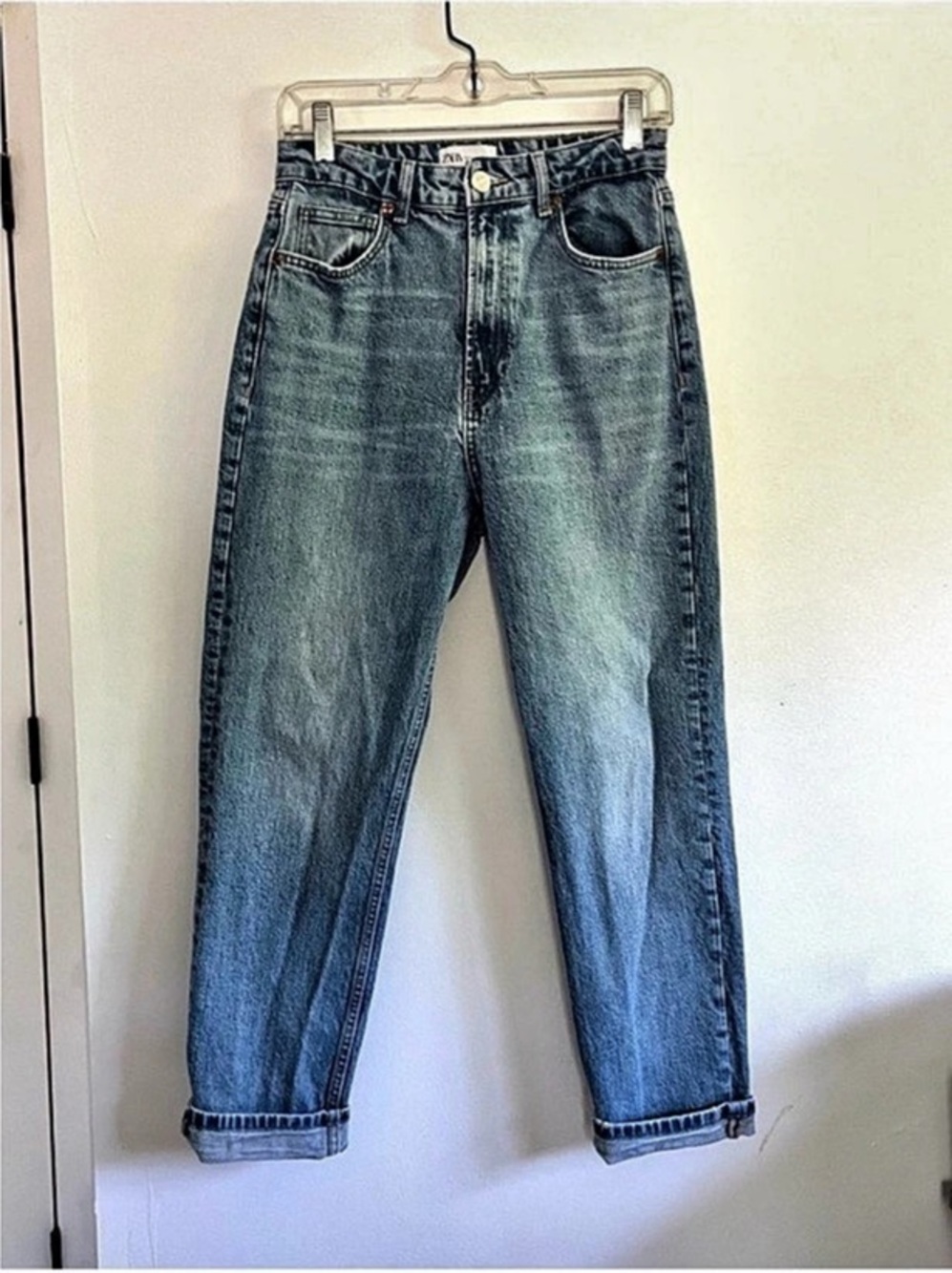 Zara High-Rise Mom Fit Jeans Straight Leg Light Medium Wash Size 6 Cotton Comfy